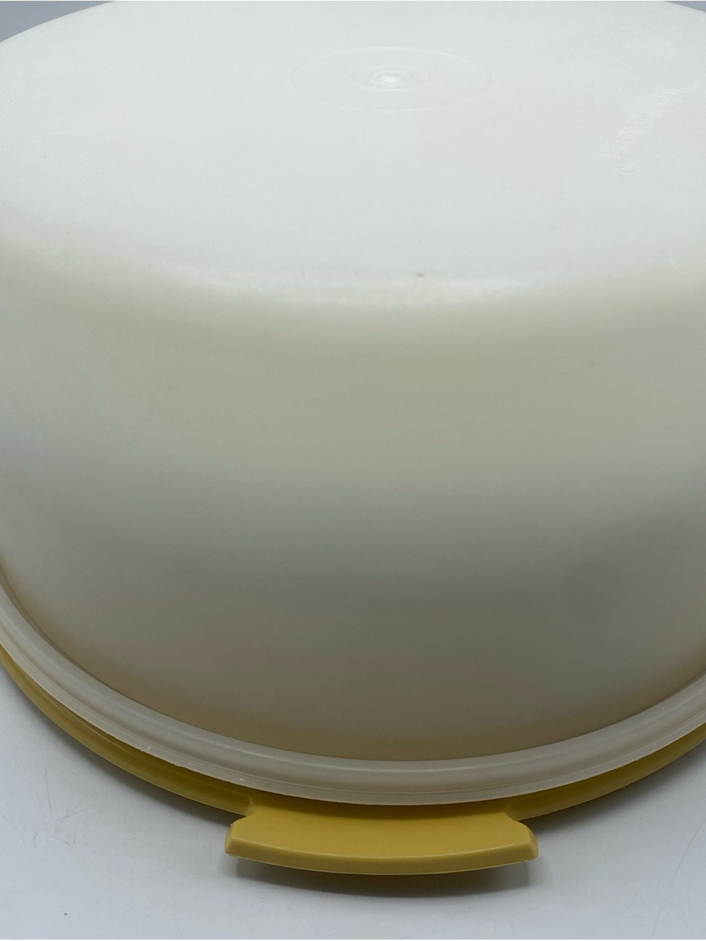 Vintage Tupperware Cake Taker Carrier Large Pie Divider Rack Harvey Yellow - Picture 7 of 8